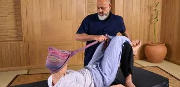 Massagem Tailandesa tradicional com Pha Khao Maa