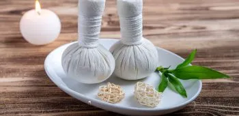 Thai Herbal Massage - Massagem com compressas de ervas